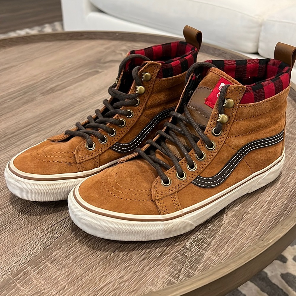 Vans Men’s 6 / Women’s 7.5 Scotchgard suede high top